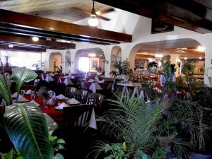 Restoran või mõni muu söögikoht majutusasutuses Best Western Posada Del Rio