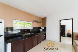 Televízia a/alebo spoločenská miestnosť v ubytovaní SAWAN Residence Pool Villas