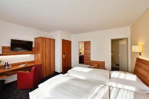 Postel nebo postele na pokoji v ubytování Hotel am Dom