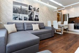 Kuchyň nebo kuchyňský kout v ubytování Apartment near Lukyanovka Square