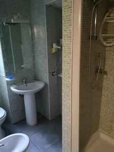 Koupelna v ubytování Albergo Villa Marina