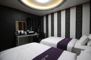 Postel nebo postele na pokoji v ubytování Business Hotel Busan Station