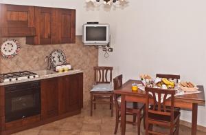 Kuchyň nebo kuchyňský kout v ubytování Agriturismo Sa Suerera