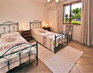Postel nebo postele na pokoji v ubytování Agriturismo Sa Suerera