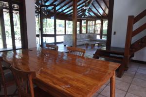 a dining room with a wooden table and chairs at Residencial Frente a Praia in Porto Seguro
