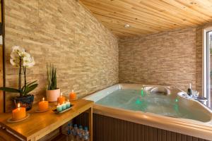 Fotografie z fotogalerie ubytování SAUNA - JACUZZI - 100% PRIVÉ - L'ESTANTADA v destinaci Linxe