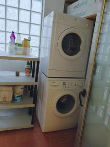 a washer and dryer sitting in a laundry room at Tarragona Circus in Tarragona