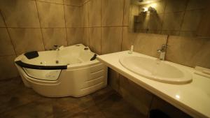 Regenta Central Somnath, Bhalpara的一间浴室