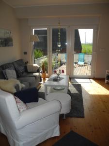 a living room with a white couch and a table at Ferienwohnung Spatzennest in Wesel