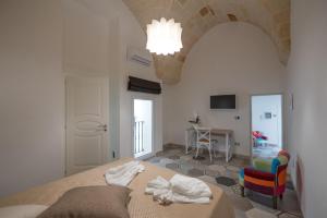 a bedroom with a bed and a table and chairs at Charme B&B Dimora Quarta in Leverano