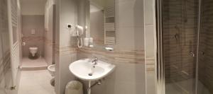 Koupelna v ubytování Hotel Milano