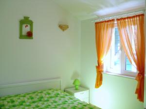 Foto dalla galleria di Apartments Nejašmić - little house for peaceful and domestic vacation a Bol