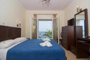 Postel nebo postele na pokoji v ubytování Hotel Agia Paraskevi