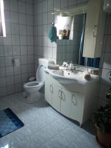 Bilik mandi di Studio Apartment Ivona & Tin +52 gambar