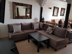 Posezení v ubytování Fnideq Seaside Apartment