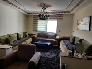 Posezení v ubytování Fnideq Seaside Apartment