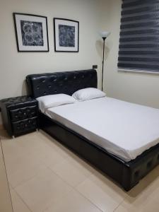 Postel nebo postele na pokoji v ubytování Fnideq Seaside Apartment
