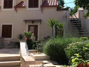 Vonkajšia záhrada v ubytovaní Guesthouse Kresic