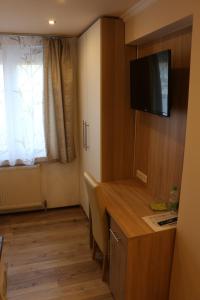 Telewizja i/lub zestaw kina domowego w obiekcie Pension Wachau
