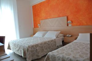 Cama ou camas em um quarto em Hotel Bologna