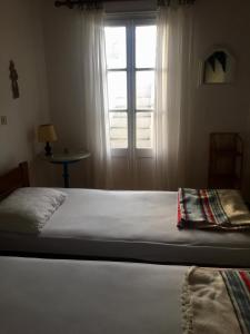 Ліжко або ліжка в номері House in Kamares - Sifnos