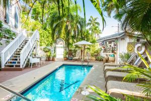 Bazen u ili blizu objekta Andrews Inn & Garden Cottages