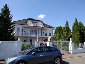 a car parked in front of a house at Homburg in Limbach