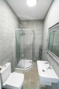 Kylpyhuone majoituspaikassa Euro Hotel