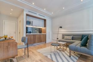 Kuchnia lub aneks kuchenny w obiekcie Livemalaga Centro Suites