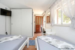 Postel nebo postele na pokoji v ubytování Robinson beach house Jogo