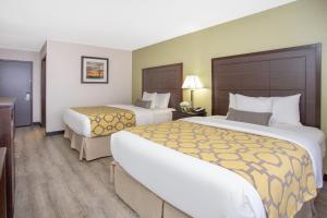 Letto o letti in una camera di Baymont by Wyndham Phoenix I-10 near 51st Ave