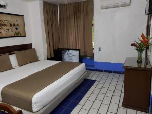 Ein Bett oder Betten in einem Zimmer der Unterkunft Hotel Hacienda de Melaque