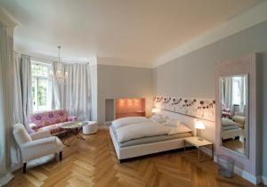 Postel nebo postele na pokoji v ubytování Hotel Heidelberg Astoria