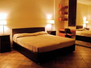 a bedroom with a bed and two lamps and a chair at Villa Giannopoulos in Áyios Ioánnis +28 photos