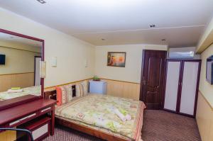 A bed or beds in a room at Uyutny Dvorik Guest House