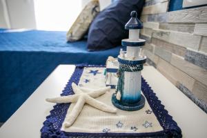 a table with a bottle and starfish on it at La casa del pescatore in Oliveri