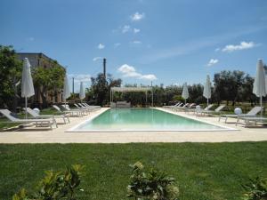 Tenuta Pigliano Hotel tesisinde veya buraya yakın yüzme havuzu