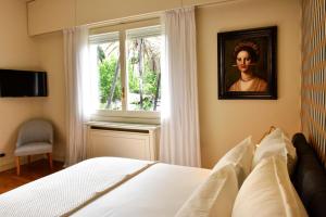 Postel nebo postele na pokoji v ubytování La Via Romana Boutique Guest House