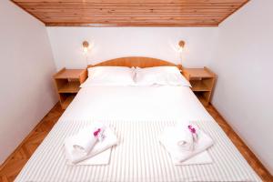 Postel nebo postele na pokoji v ubytování Apartmani Nivia