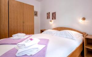 Postel nebo postele na pokoji v ubytování Apartmani Nivia