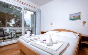 Postel nebo postele na pokoji v ubytování Apartmani Nivia