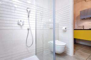 Koupelna v ubytování Apartmani Nivia