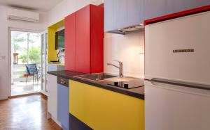 Kuchyň nebo kuchyňský kout v ubytování Apartmani Nivia