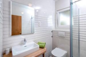 Koupelna v ubytování Apartmani Nivia