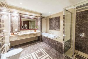 Koupelna v ubytování Bayat Hotel