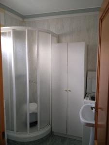 Vonios kambarys apgyvendinimo įstaigoje Edificio Rosa de los Vientos apartamento 71