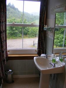 A bathroom at The Prince's House Hotel