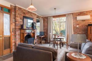 TV a/nebo společenská místnost v ubytování Killynaught Spa Cottages