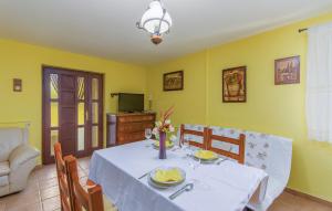 TV a/nebo společenská místnost v ubytování Apartments Rajko