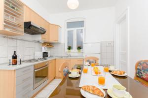 Kuchyňa alebo kuchynka v ubytovaní City Core Apartment